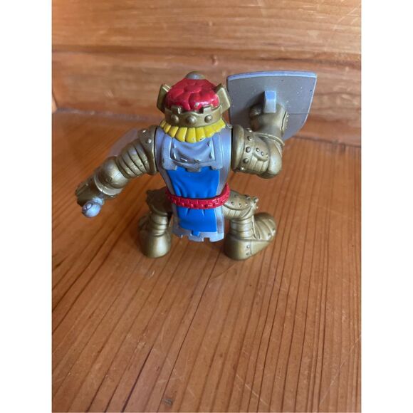 Golden Knight King Action Figure - Picture 2 of 3